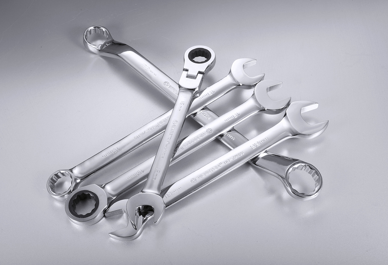 铸造光影 五金工具与机械设备在slovezhu镜头下的未来美学